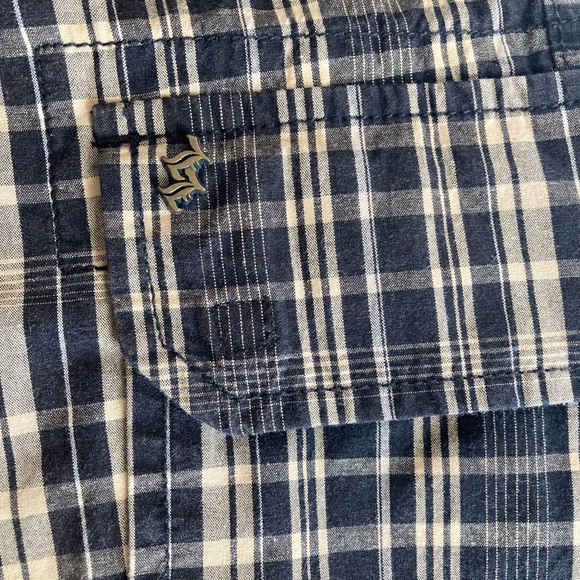 LL Cool J men’s plaid cargo shorts. Waist size 38. - Picture 8 of 8